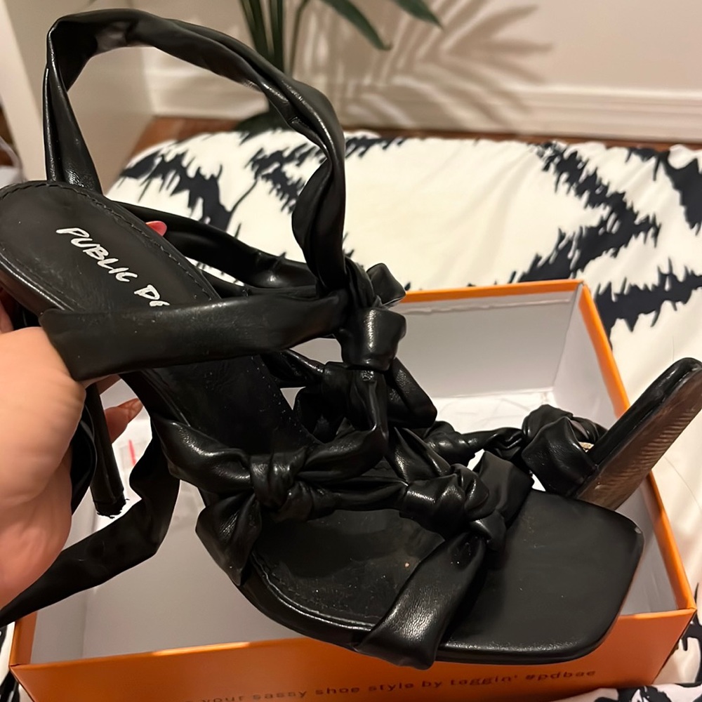 Tie up laced heels